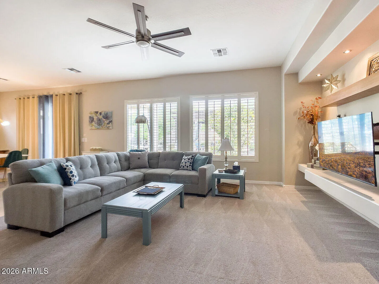 3 bed, 2.0 bath, 2136 sqft, $3,200 — Photo 2