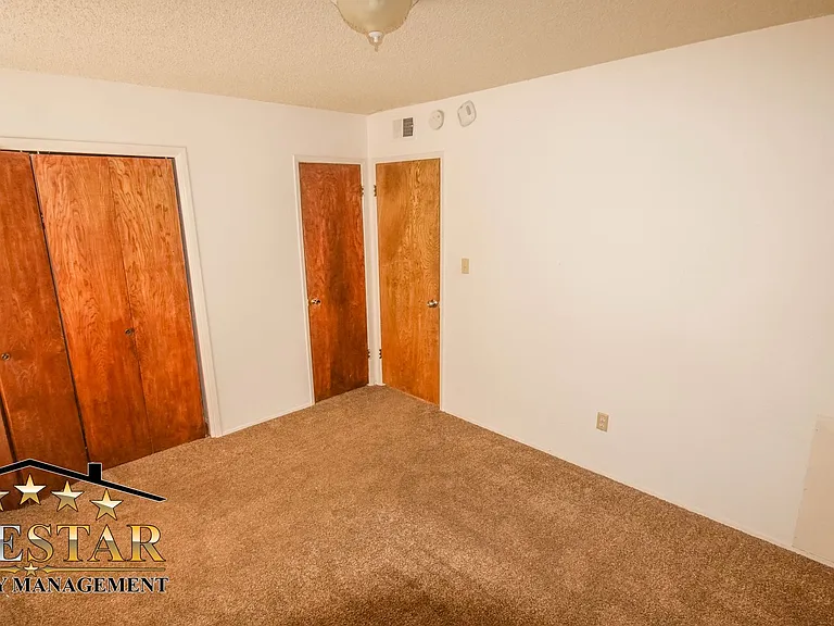 201 Jardin Ct — Photo 14