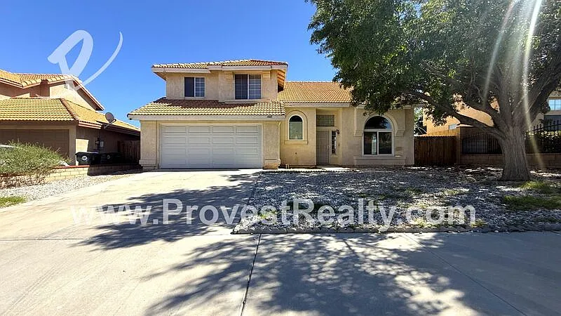 4 bed, 2.5 bath, 2050 sqft, $2,300 — Photo 2