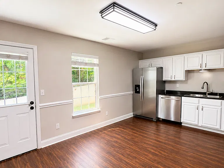 1126 Maple Tree Ln — Photo 8