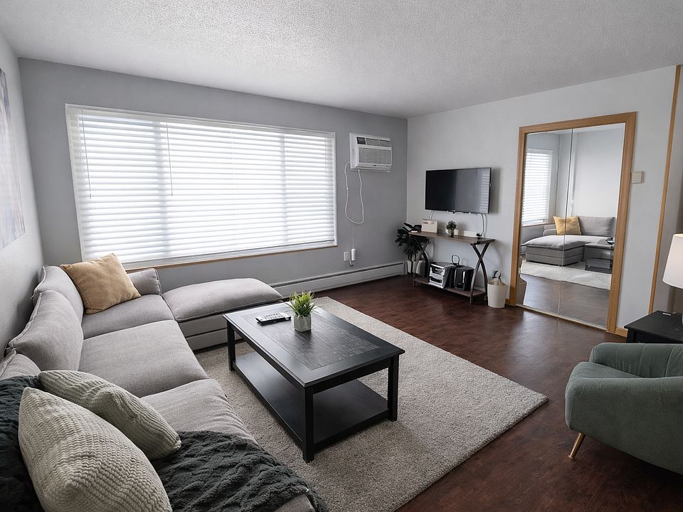 1st image of 710 5th St SE #100