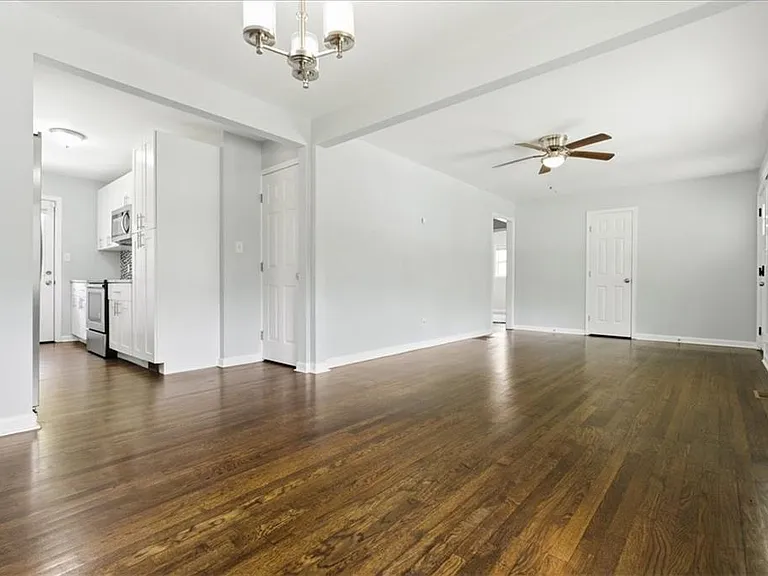 2705 Lincoln Ct NW — Photo 2
