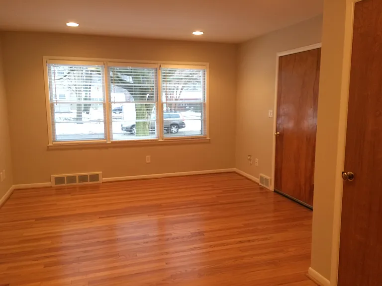 222 S West St — Photo 5