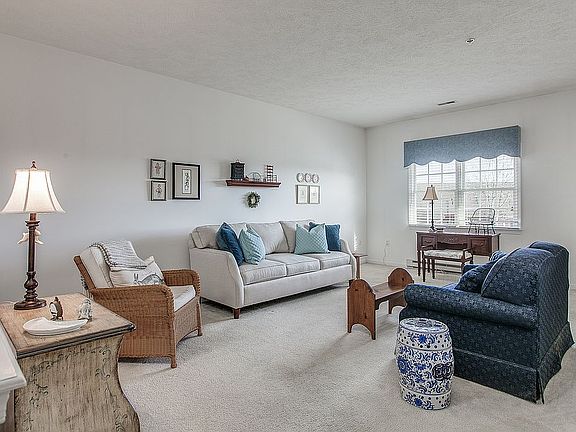4th image of 321 Sunbrook Ln #99