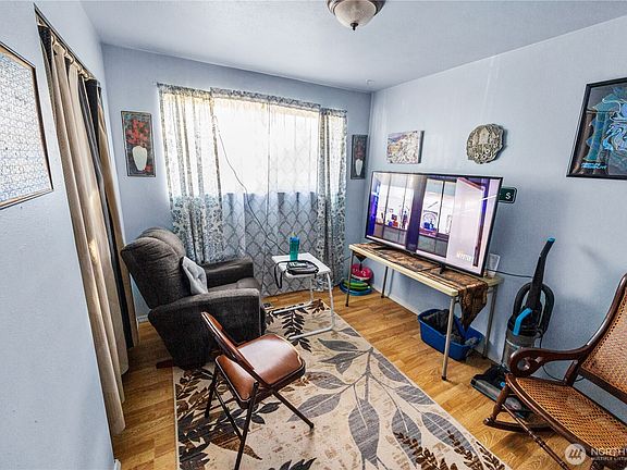 4th image of 721 134th Street S