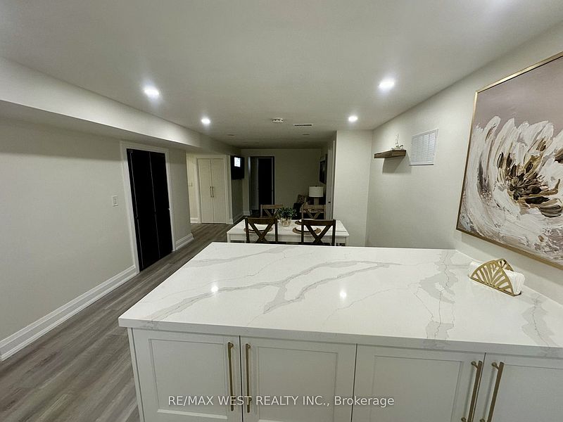 Toronto House for rent - 2 Bedrooms — photo 2