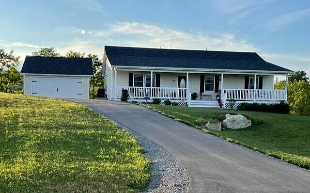 1st image of 375 Pinnacle Dr