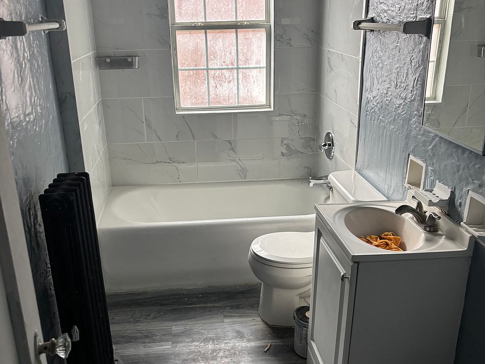 1st image of 2836 Harrison Ave #11