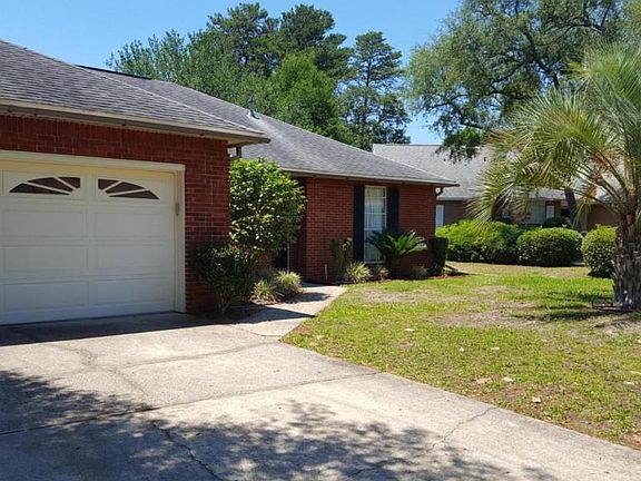 2nd image of 1592 Parkwood Ct