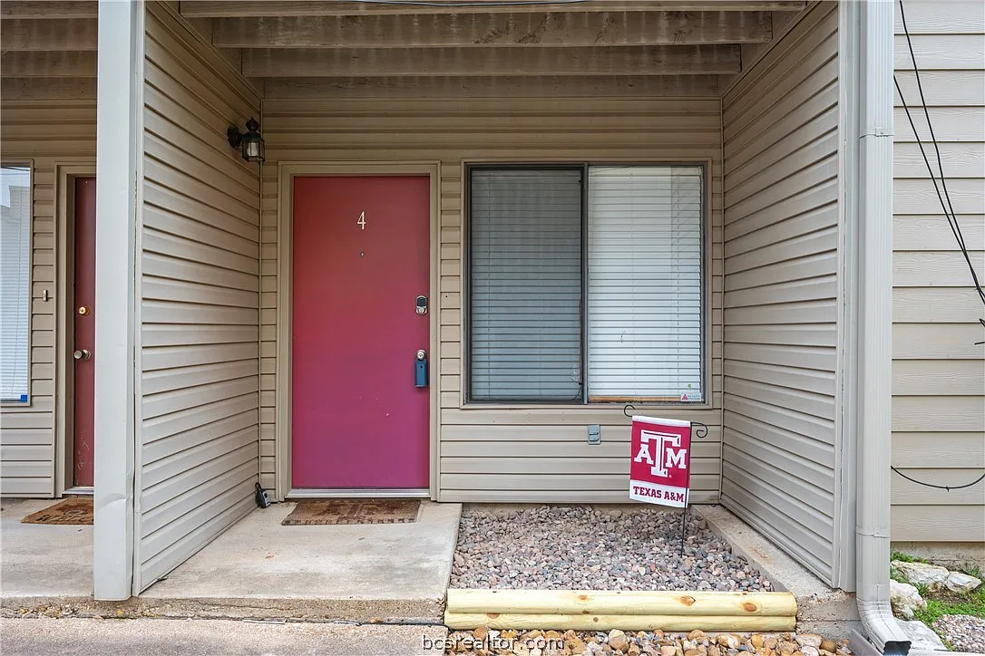 2 bed, 1.5 bath, 1056 sqft, $1,150 — Photo 2