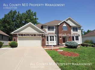 623 Scenic Ln, Seven Hills, OH