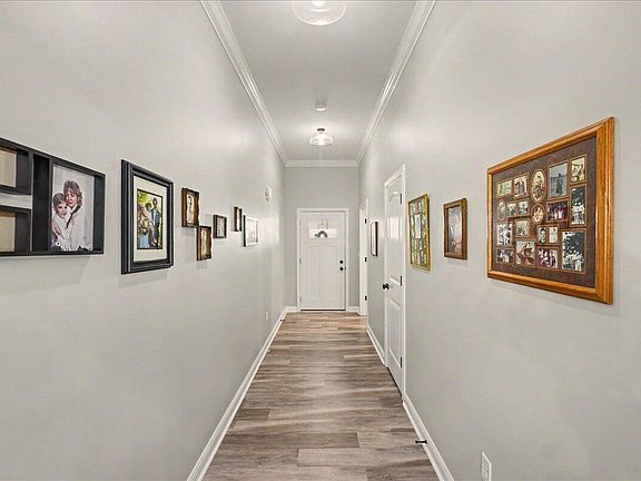 3rd image of 452 Middle Creek Way