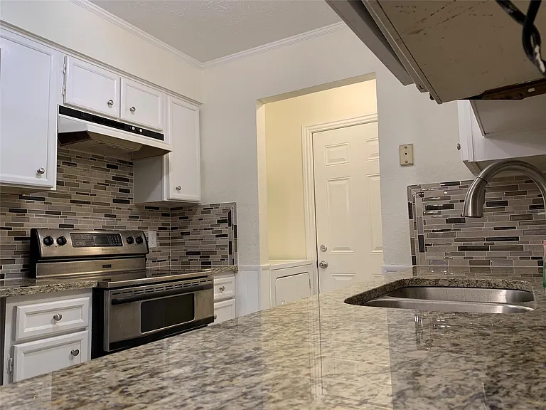 2211 Montclair Dr — Photo 6