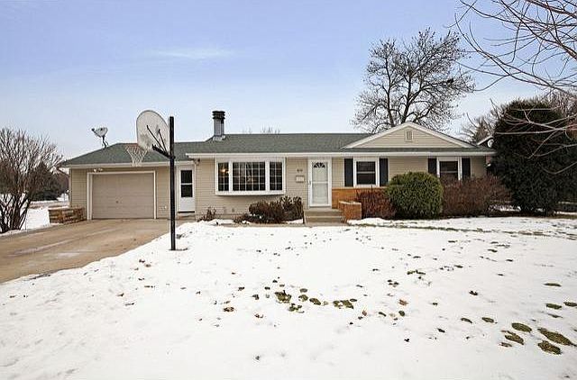 1st image of 6210 Rainbow Dr NE