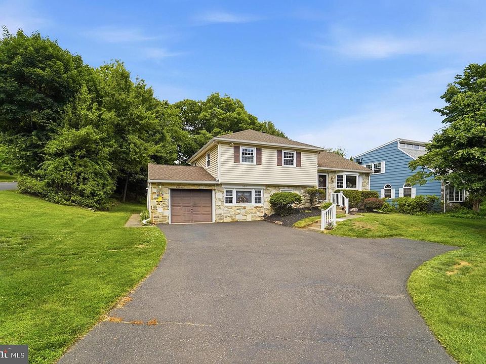 1st image of 902 Carlin Dr