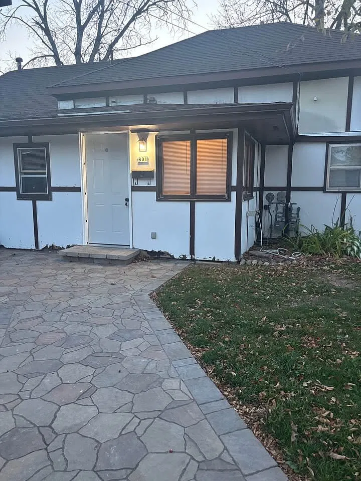 2-Bed, 1-Bath Duplex w/ Garage & Laundry | Near UWSP & Downtown — Photo 2