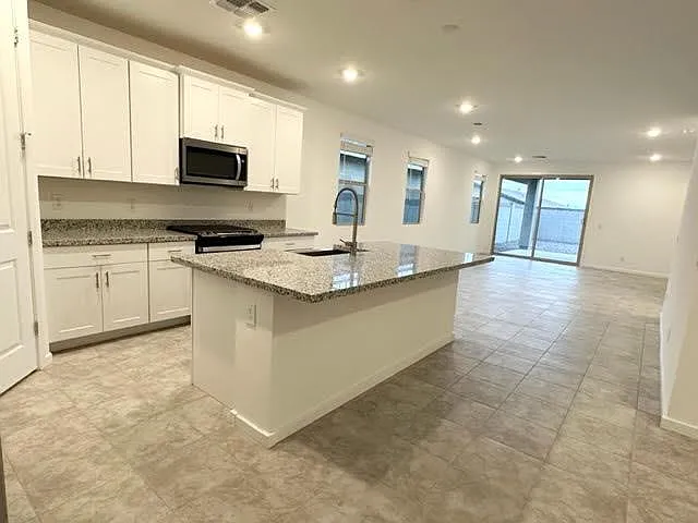 6828 W Milada Dr — Photo 3