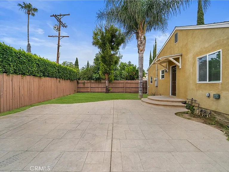 7620 Variel Ave — Photo 4