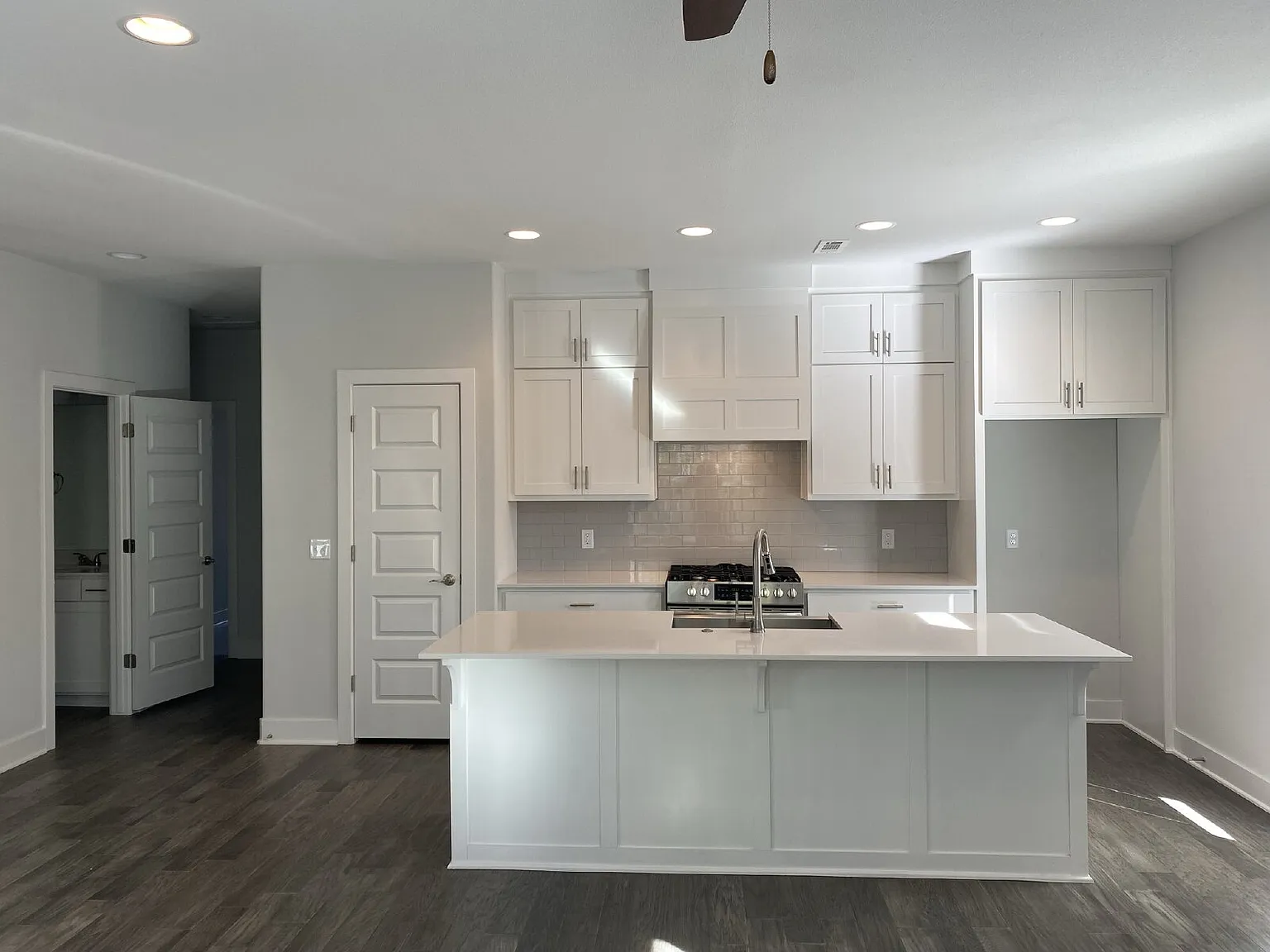 3 bed, 2.5 bath, 1738 sqft, $2,200 — Photo 2