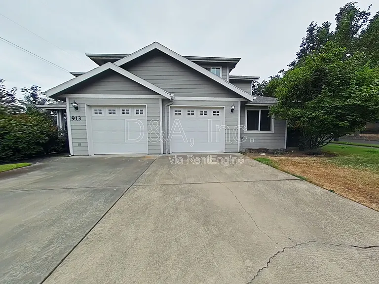 911 NW Anjni Cir — Photo 17