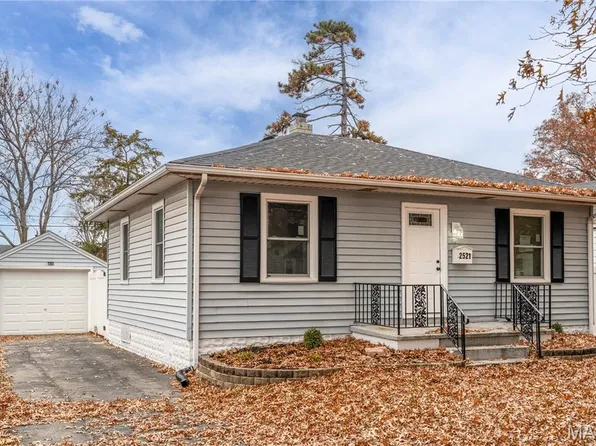 2521 Adams St, Granite City, IL 62040