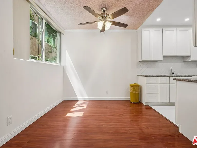 530 S Barrington Ave #110 — Photo 12