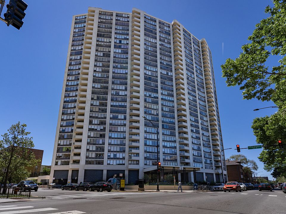1st image of 3930 N Pine Grove Ave APT 306