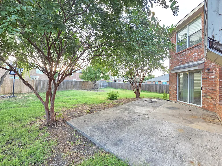 8138 Mossberg Dr — Photo 42
