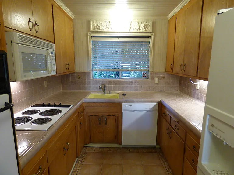 6016 S Land Park Dr — Photo 6