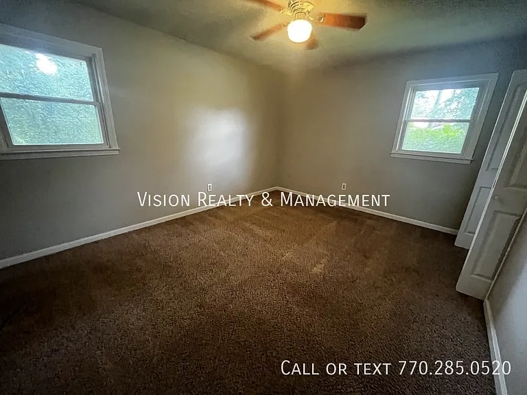 260 Castlegate Cir — Photo 10