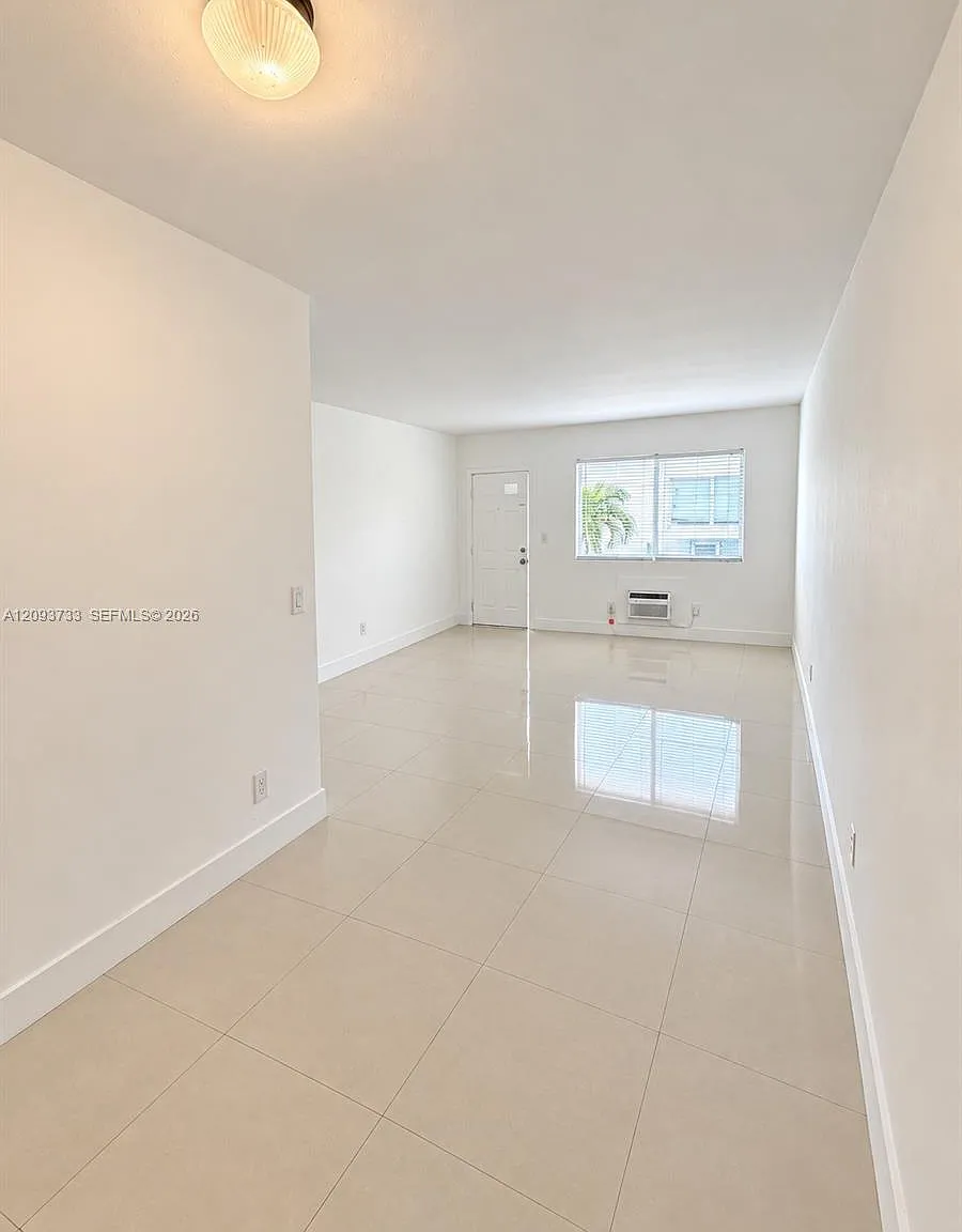 Biscayne Bch Sub — Photo 2