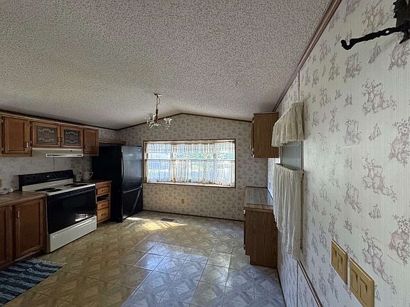 3rd image of 145 Swiss Ct