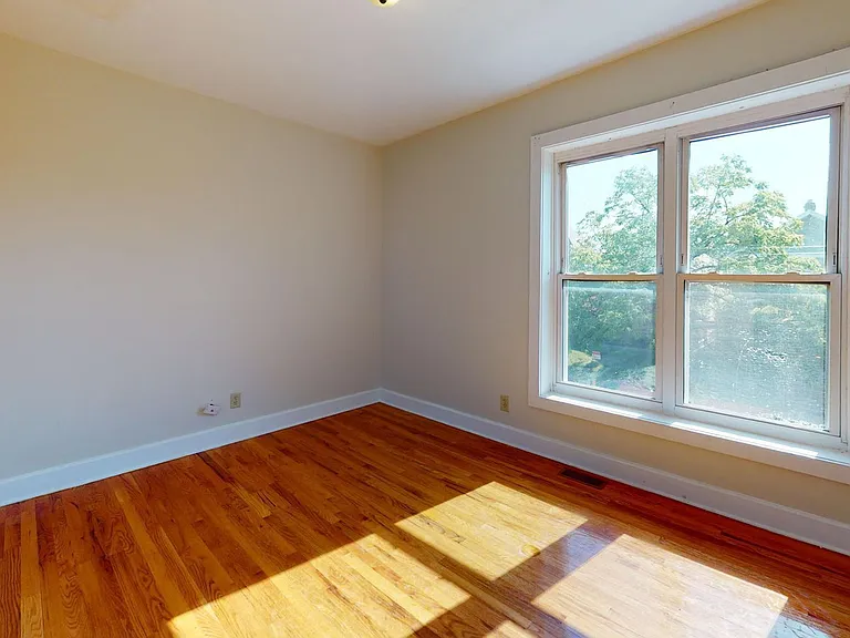 1363 Indianola Ave — Photo 6