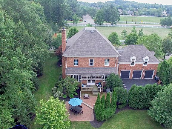 2nd image of 6918 Rosewell Ln
