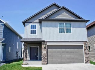 5555 Tuscan Ct, Fargo, ND 58104