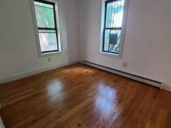 4th image of 229 Bainbridge St APT 1