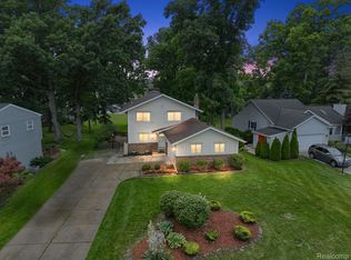 146 Fonro Dr, Brighton, MI