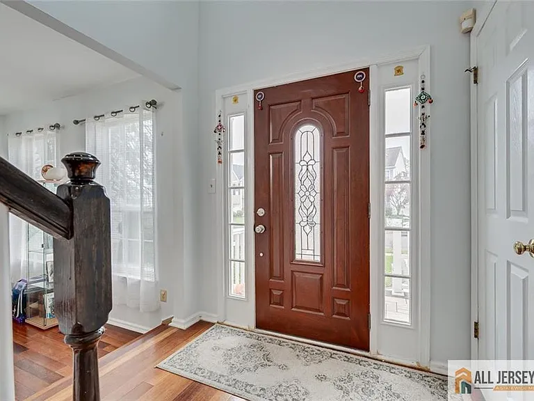 7 Stanford Dr — Photo 5