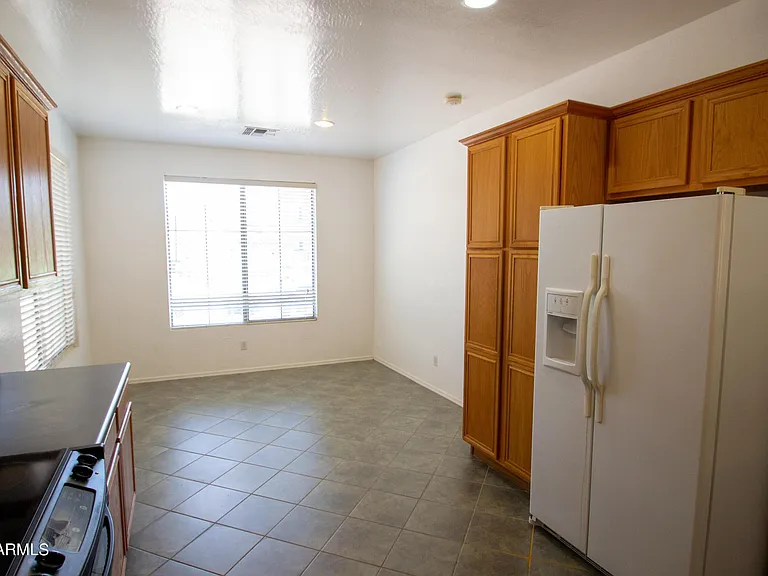 3381 W Thoreau Ln — Photo 3