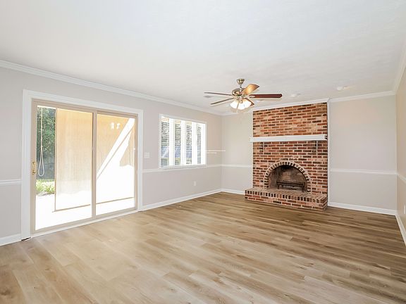 2nd image of 312 Clubland Cir SE