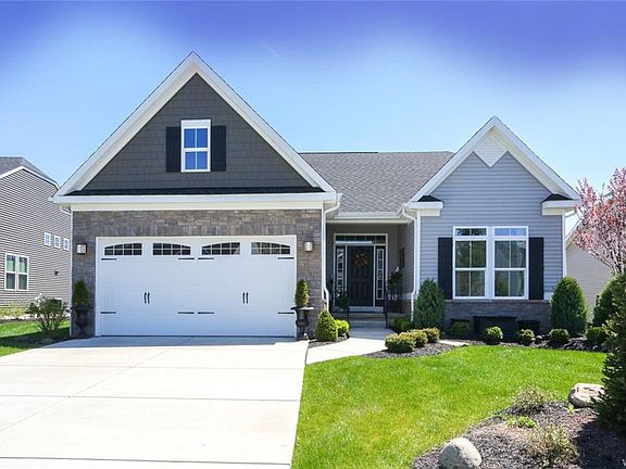 3rd image of 15 Sonnet Dr
