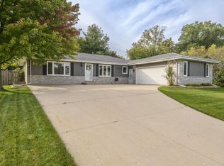 414 Whipple Tree LANE, Waterford, WI 53185