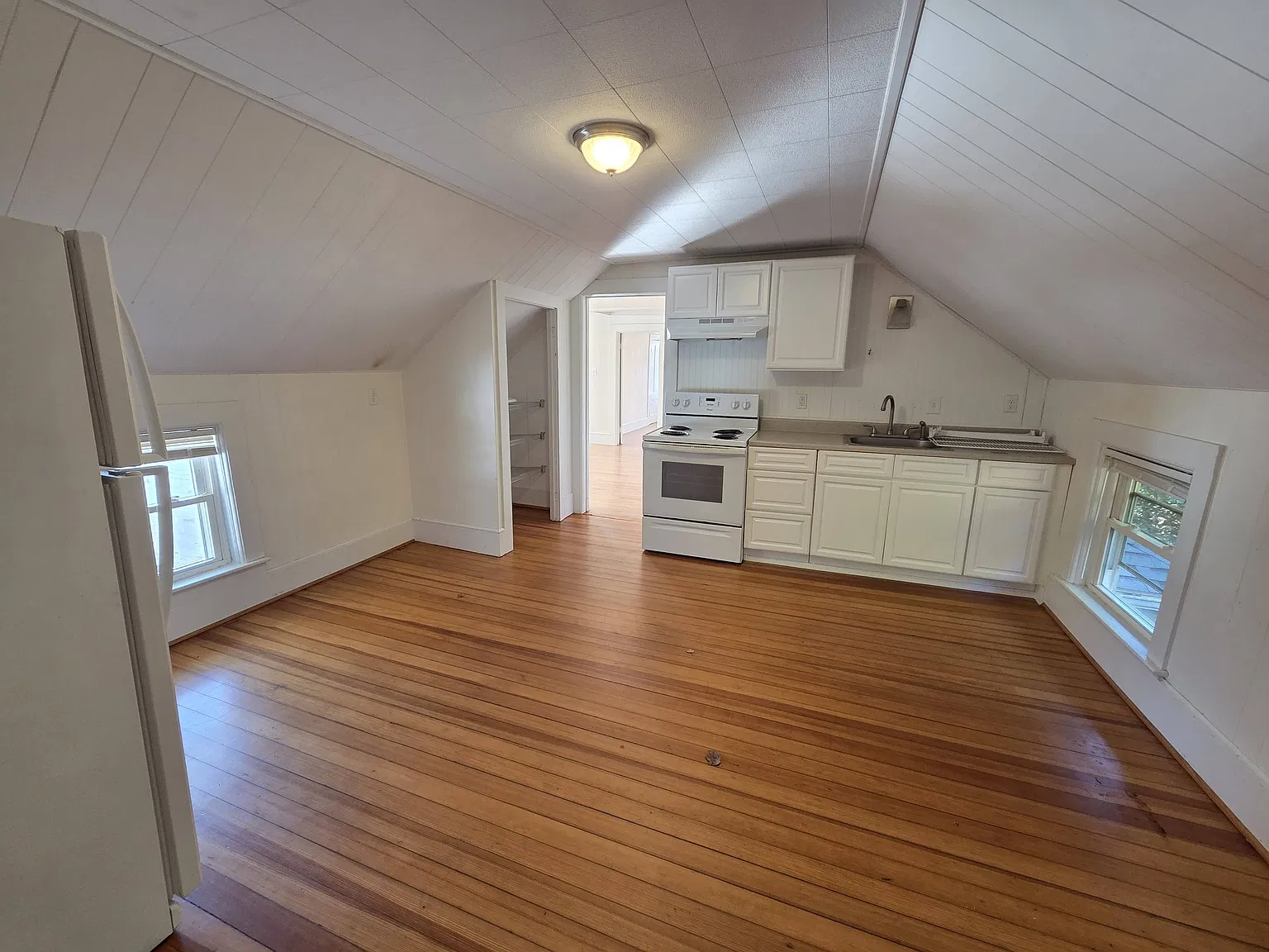 152 Russell Street - 2 — Photo 2