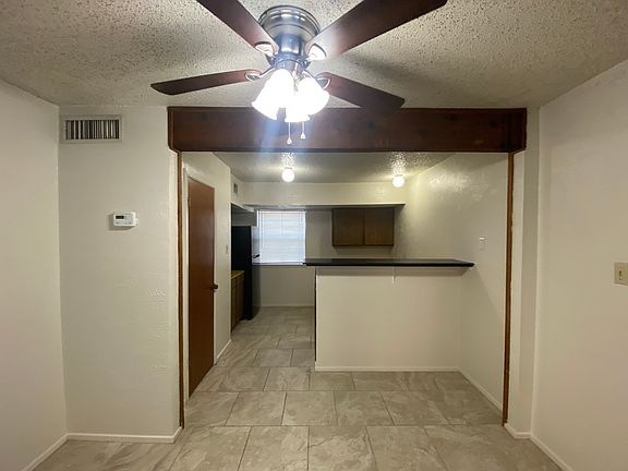 4th image of 1404 East Cir #C