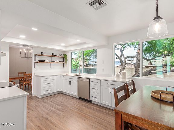 3rd image of 7631 S Calle Del Lago