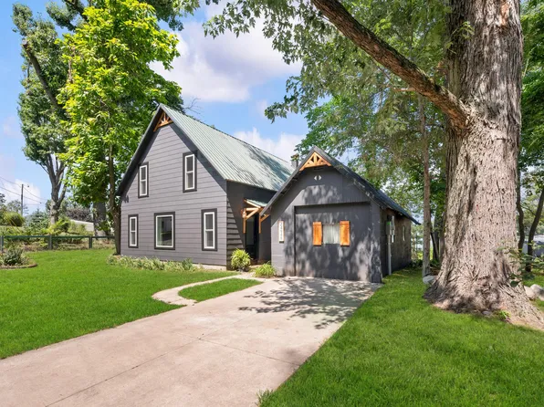 24948 Lake Shore Dr, Dowagiac, MI 49047