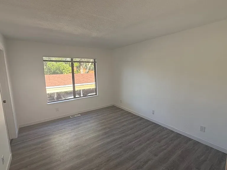 300 Mill Rd — Photo 18