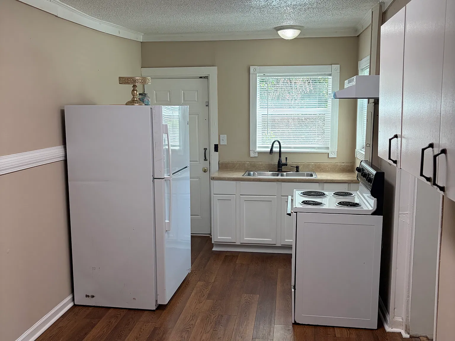 8080 Brookmont Ln — Photo 3