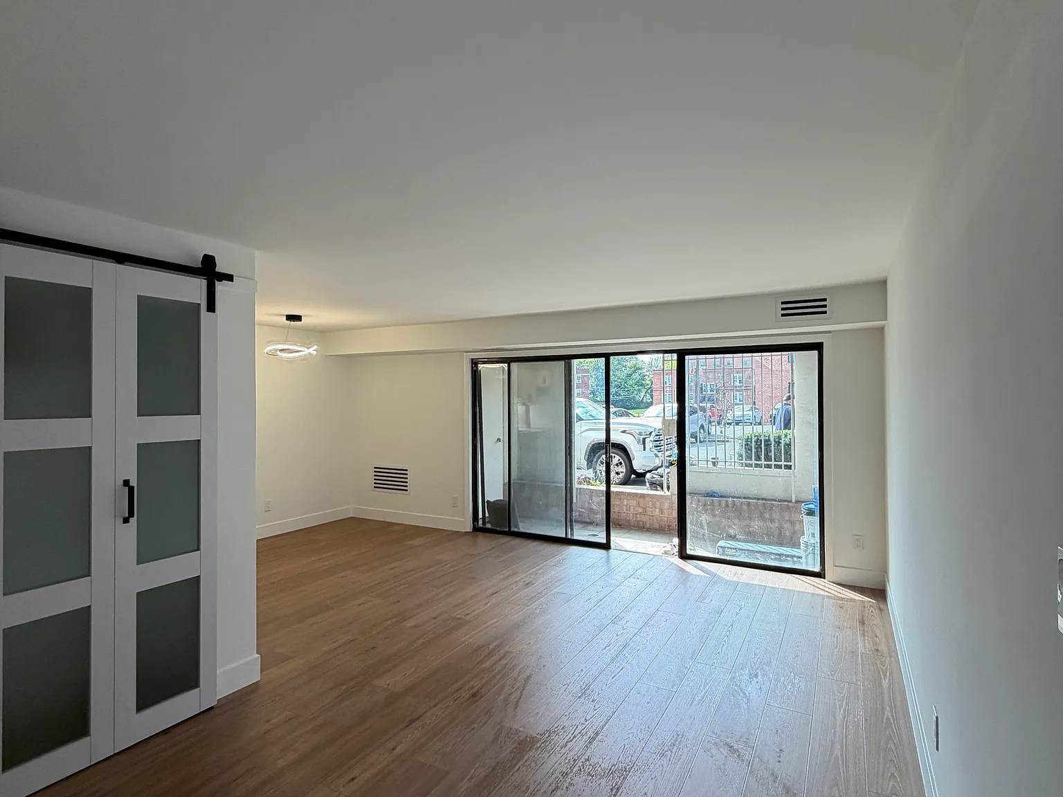 1 bed, 790 sqft, $1,900 — Photo 2