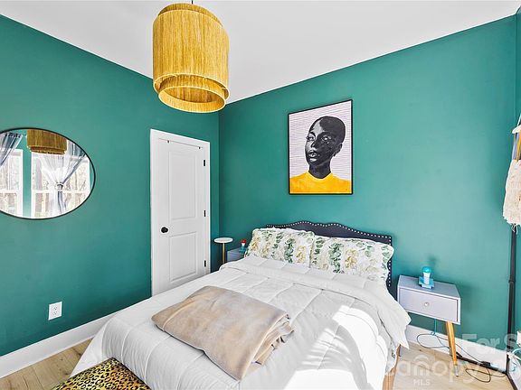 5th image of 3422 Peligreni St